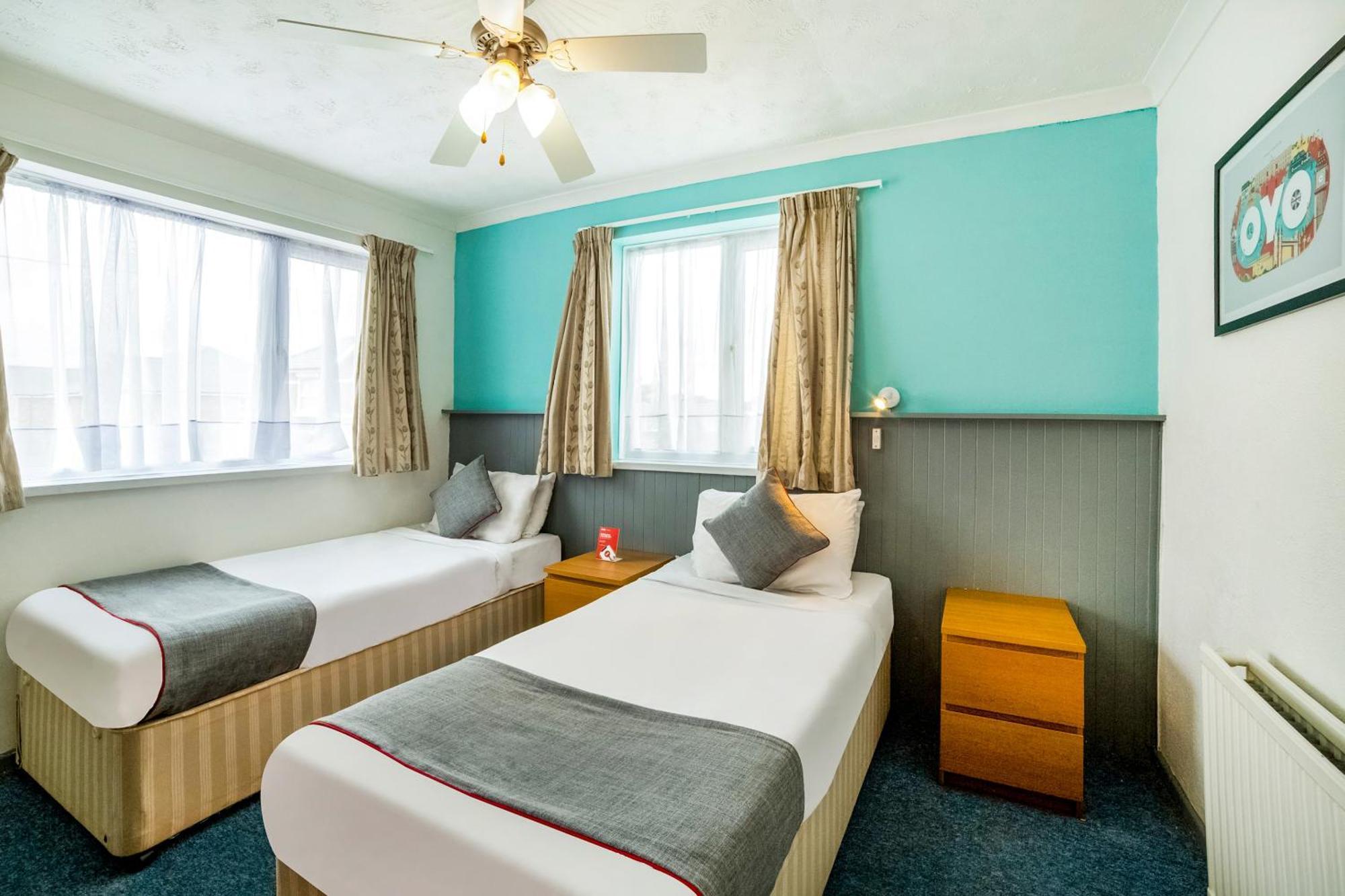 Marina Hotel 2*